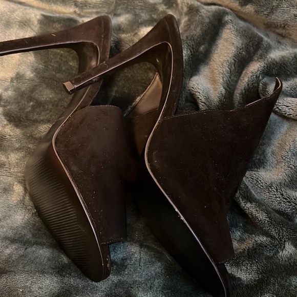 Kendall & Kylie Essie Black Suede Mule Pumps.
Sz 9 1/2 NWOT - Picture 8 of 8